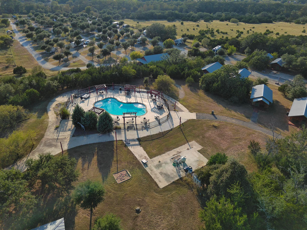 Antler Oaks Lodge and RV Resort photo 4