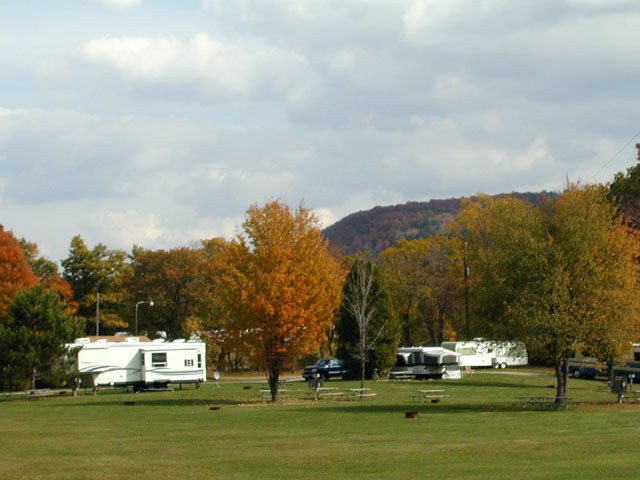 Crazy Acres Campground at Beaver Spring Lake
